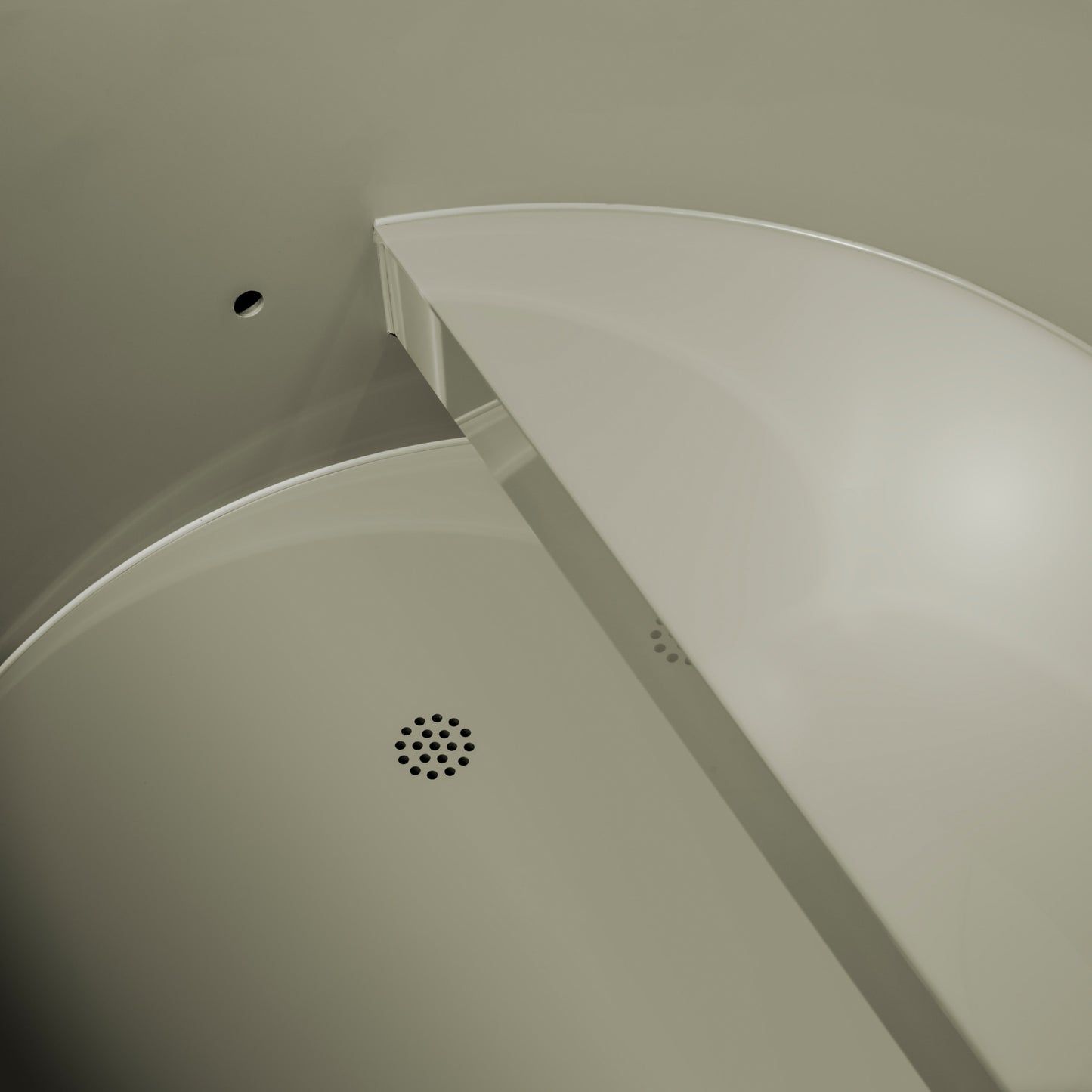 Dynamic Cold Therapy Barrel Spa with Pacific Cedar Exterior